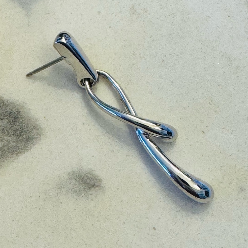 Tiffany & Co. Silver Twist Earrings -Great condition! - Picture 2 of 2